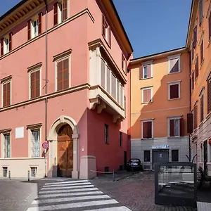 Apartment Ground Floor Luxe Historic Studio City Centre, Bologna